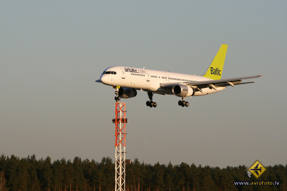 Boeing 757-256