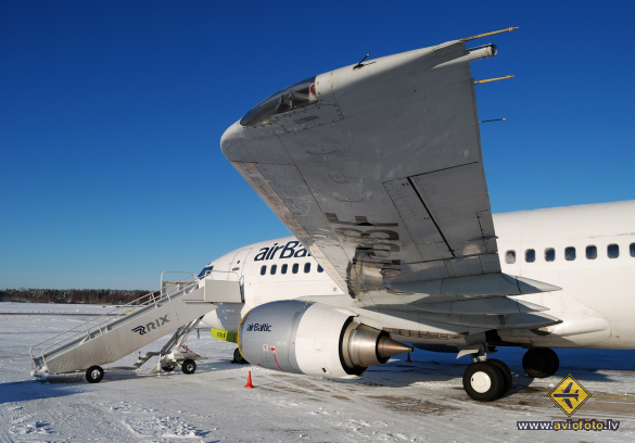 Boeing 737-548