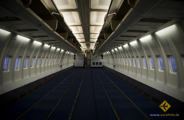 Boeing 737-505