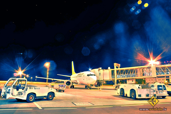 Boeing 737-548