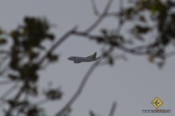 Boeing 737-505
