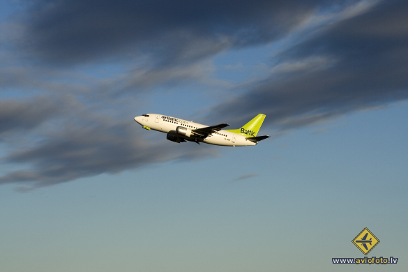 Boeing 737-548