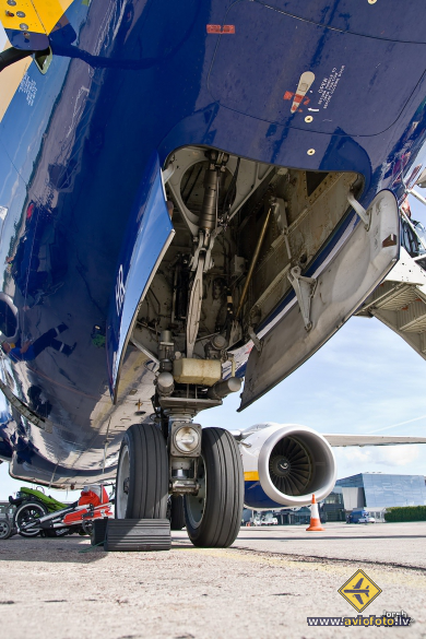 Boeing 737-8AS