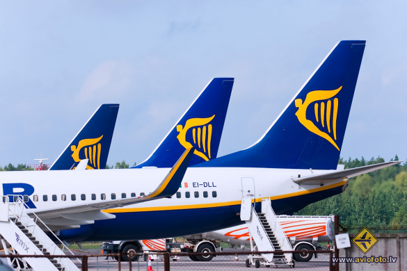 Boeing 737-8AS