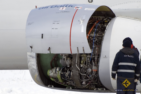 Boeing 737-548