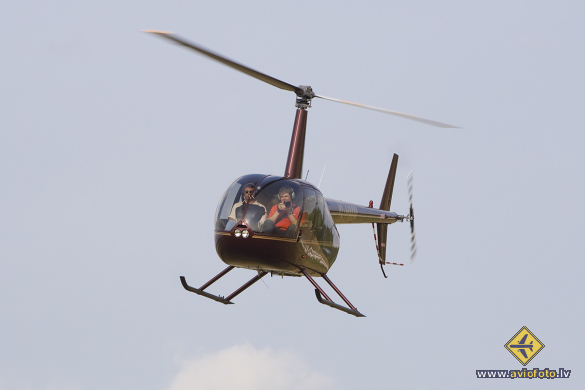 Robinson R-44
