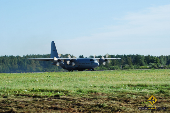 Lockheed C-130H Hercules (L-382)