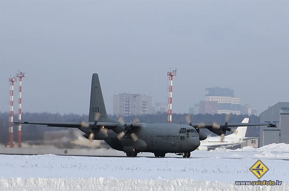 Lockheed C-130H-30 Hercules (L-382)