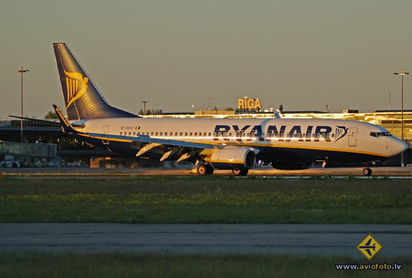 Boeing 737-8AS