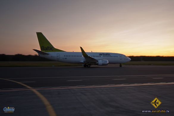 Boeing 737-33A