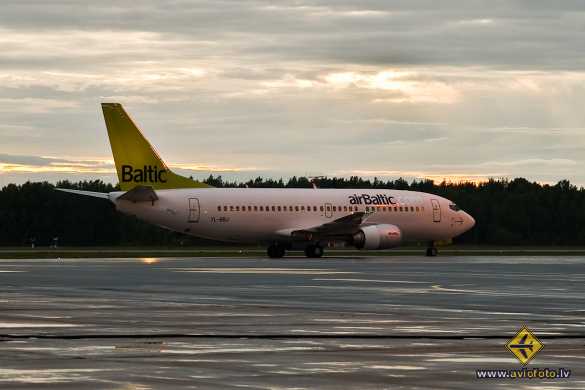 Boeing 737-36Q