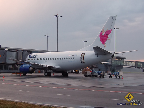Boeing 737-505