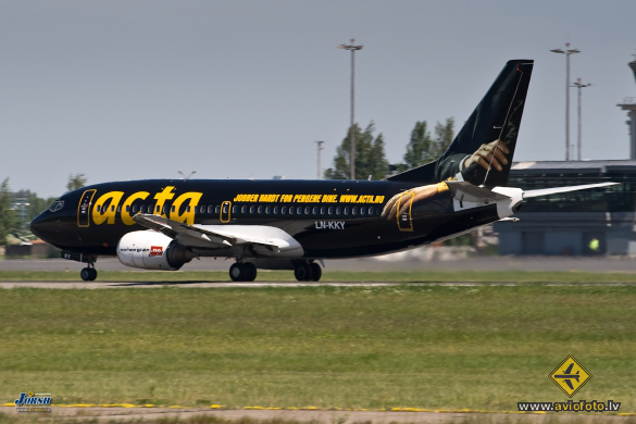 Boeing 737-33S