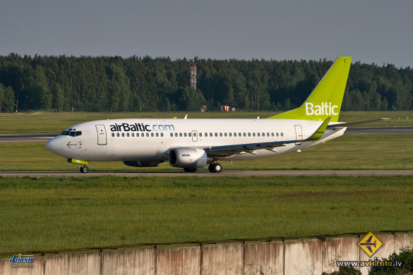 Boeing 737-33V