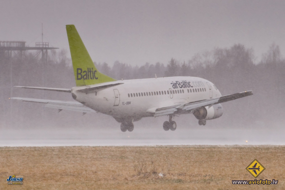 Boeing 737-548