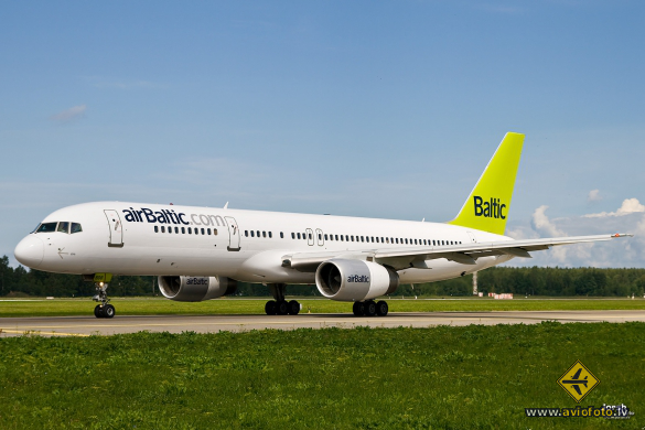 Boeing 757-256