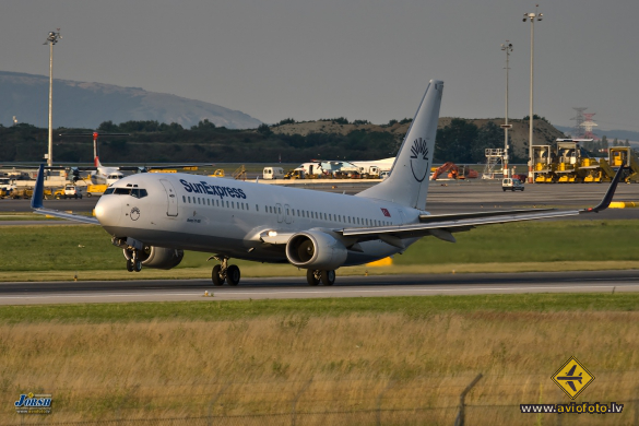 Boeing 737-86Q