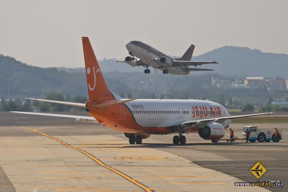 Boeing 737-85F