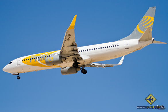 Boeing 737-8Q8