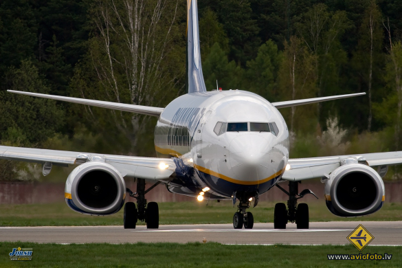Boeing 737-8AS