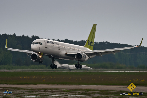 Boeing 757-256