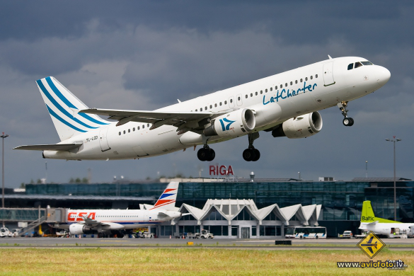 Airbus A320-211