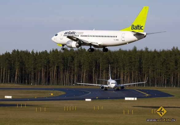 Boeing 737-31S