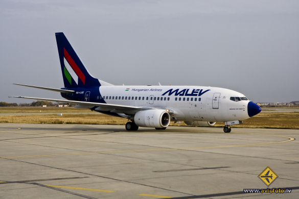 Boeing 737-6Q8