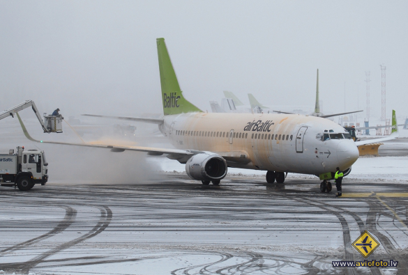 Boeing 737-33V