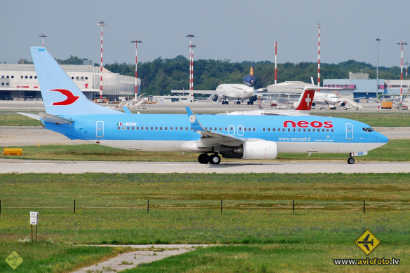 Boeing 737-86N