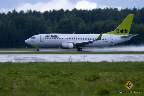 Boeing 737-36Q