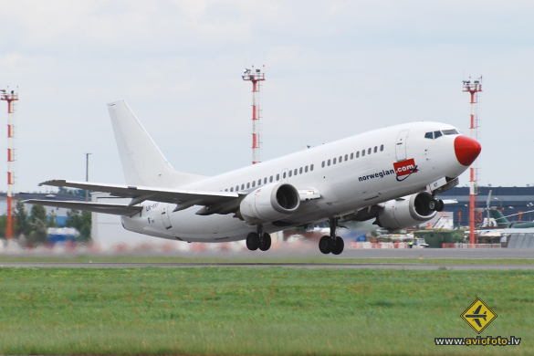 Boeing 737-3K2