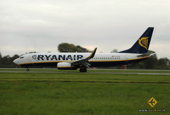Boeing 737-8AS