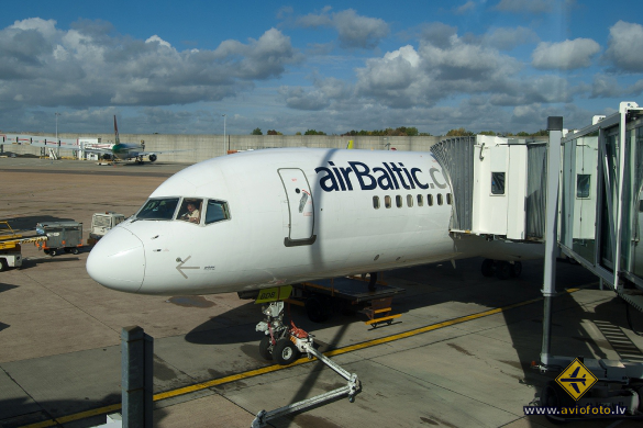Boeing 757-256