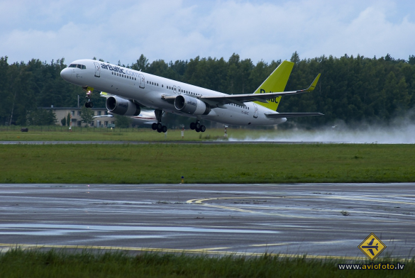 Boeing 757-256