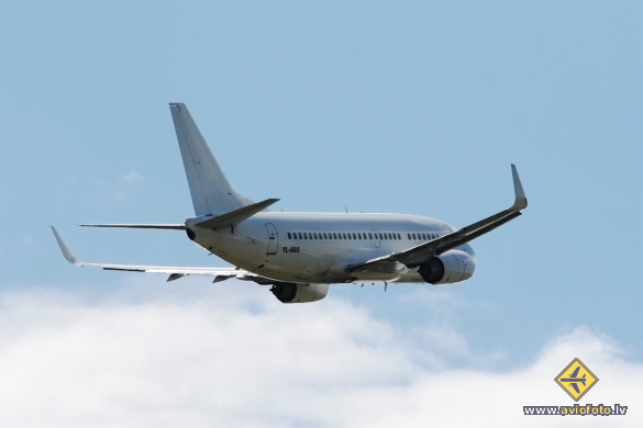 Boeing 737-548