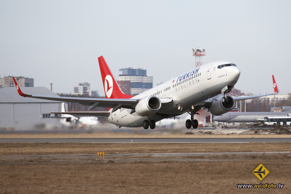 Boeing 737-8F2