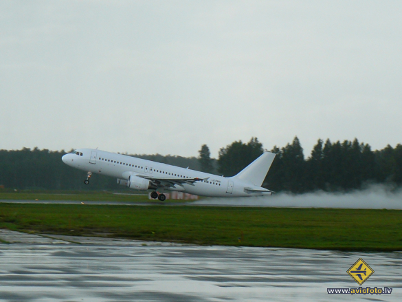 Airbus A320-214