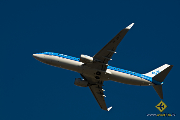 Boeing 737-8BK