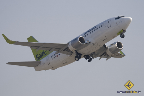 Boeing 737-548