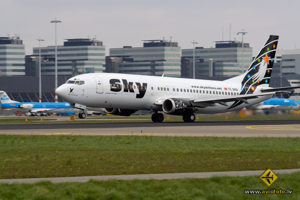 Boeing 737-4Q8