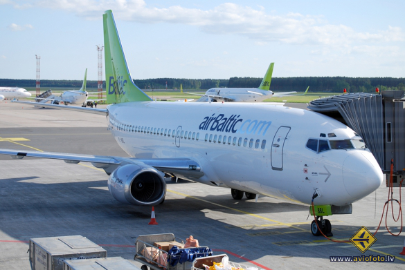Boeing 737-33V