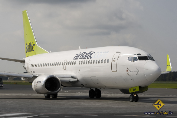 Boeing 737-33V