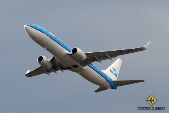 Boeing 737-8K2