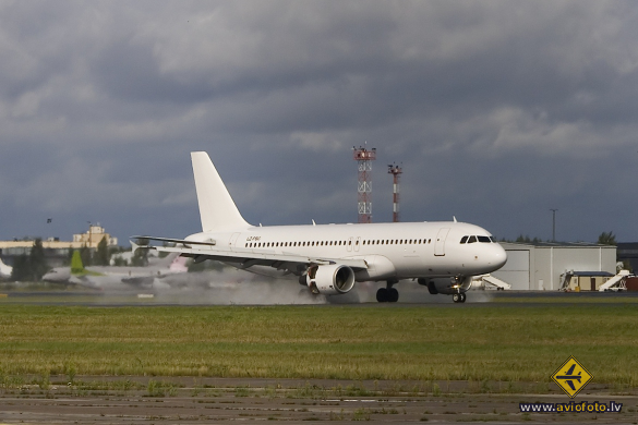 Airbus A320-214