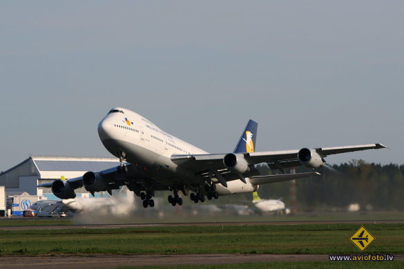 Boeing 747-230B