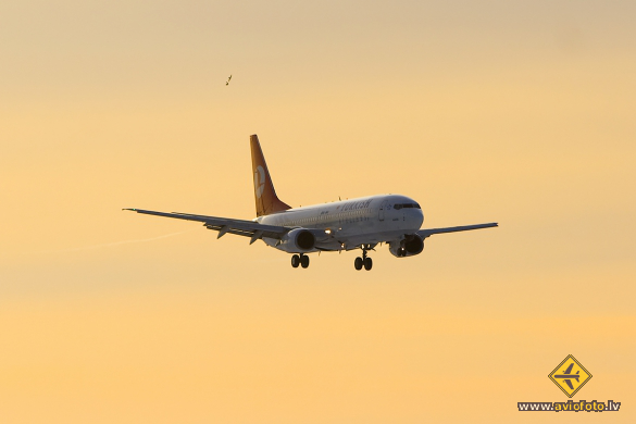 Boeing 737-8F2