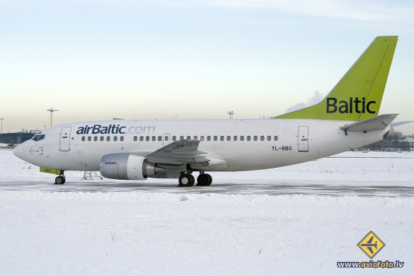Boeing 737-548