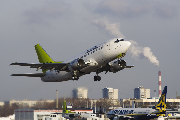 Boeing 737-505