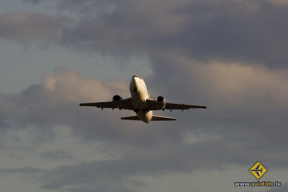 Boeing 737-505